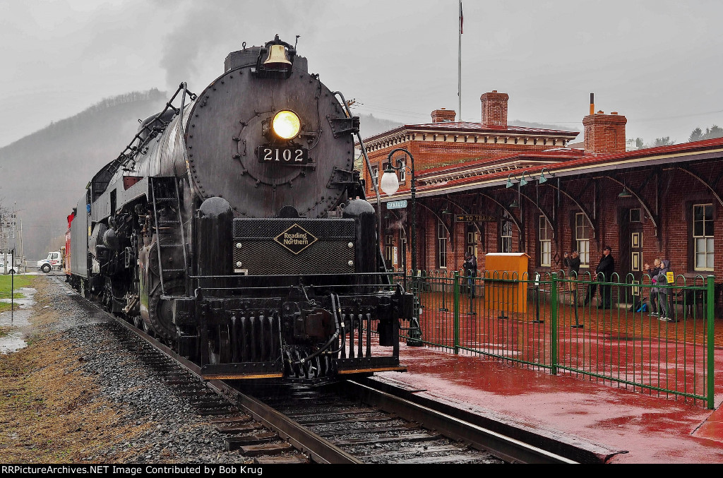 RDG 2102 Caboose hop paused at Tamaqua depot